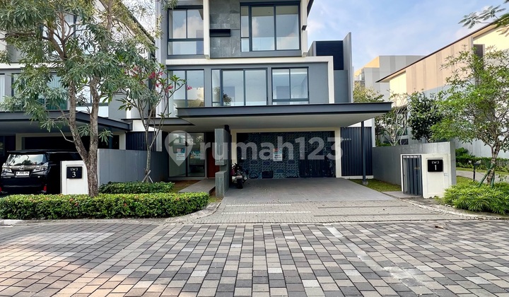 Next to the Park! VVIP Cluster! Lyndon Navapark Premium High-Class Area Great Location Next to the Park