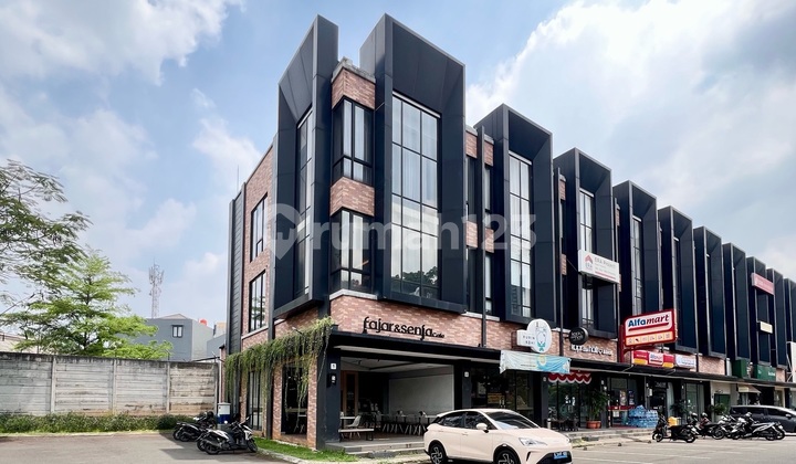 Largest Unit! Prime Location! Victoria Lane Shophouse in a Very Busy Area, Perfect for Business, Definitely Brings in Profit.