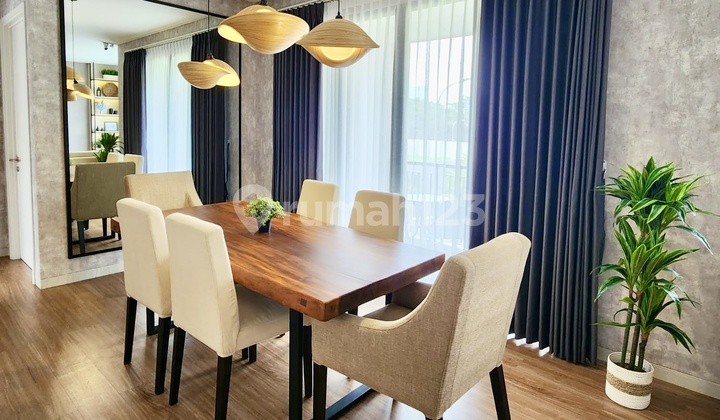 Mewah! View Pool! Lloyd 3 Bedrooms Fully Furnished Tinggal Bawa Koper! Apartemen Rasa Rumah 70% Green Space