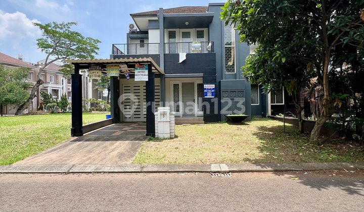 Beautiful House in Front of the Park! In the Onyx Cluster, Alam Sutera, Cool Area, Strategic Location. Come Survey First!