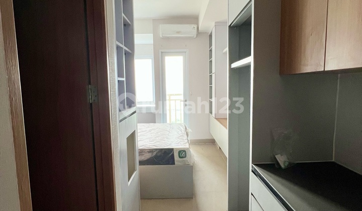 Just Bring Your Suitcase! B Residence Apartment in BSD Near Campus, Perfect for Students! The Educational Area in BSD is Highly Strategic.