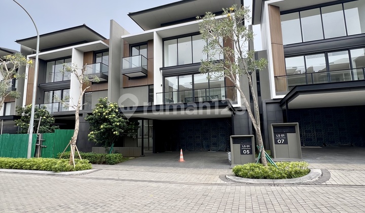 East Facing! Sultan Cluster in Laurel Navapark BSD! The Most Premium Area in Banten! Truly Sultan! Prime Area, Very Strategic Location, Negotiable Price.