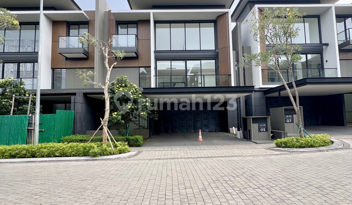 East Facing! Sultan Cluster in Laurel Navapark BSD! The Most Premium Area in Banten! Truly Sultan! Prime Area, Very Strategic Location, Negotiable Price. 2