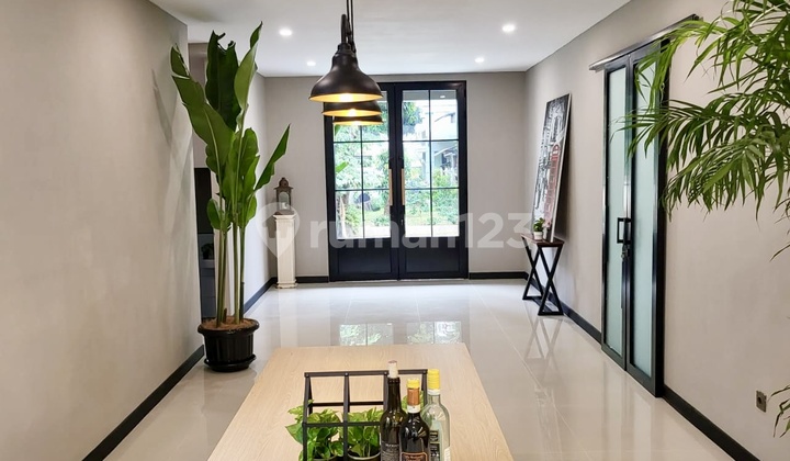 Serasa Tinggal Di Resort! Bangunan Mandiri Di Versailles Bsd City! Kawasan Sangat Asri Rindang Dan Bebas Banjir Keamanan Terjamin  2