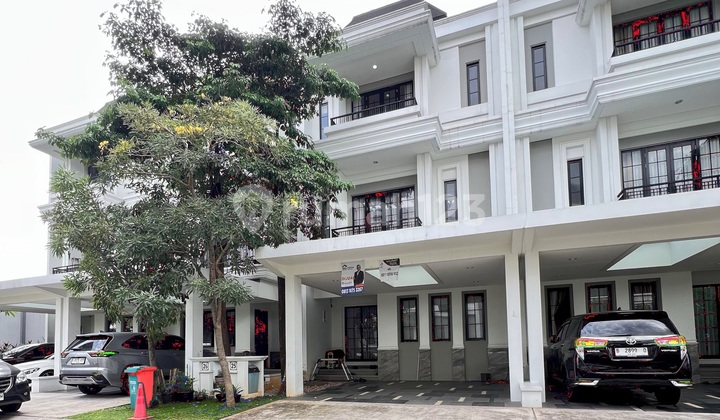 Guaranteed Cheapest! Sutera Winona! Super Strategic Location in the Heart of Alam Sutera! Guaranteed to Love the Elite Area, Just a Step Away from the Toll Road and Mall. Nice House on Jl. Alam Sutera Boulevard, Pakualam, Kec. Serpong Utara, Kota Tangerang Selatan, Banten, Alam Sutera. Guaranteed Cheapest! Sutera Winona! Super Strategic Location in the Heart of Alam Sutera! Guaranteed to Love the Elite Area, Just a Step Away from the Toll Road and Mall. Nice House on Jl. Alam Sutera Boulevard, Pakualam, Kec. Serpong Utara, Kota Tangerang Selatan, Banten, Alam Sutera.