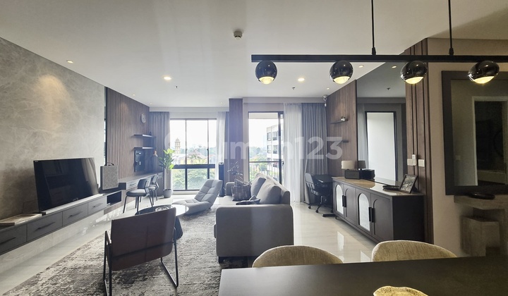 Lloyd 2 Bedrooms Fully Furnished with Pool View! Apartment Feels Like Home, Guaranteed to Love, Price Negotiable if Suitable.