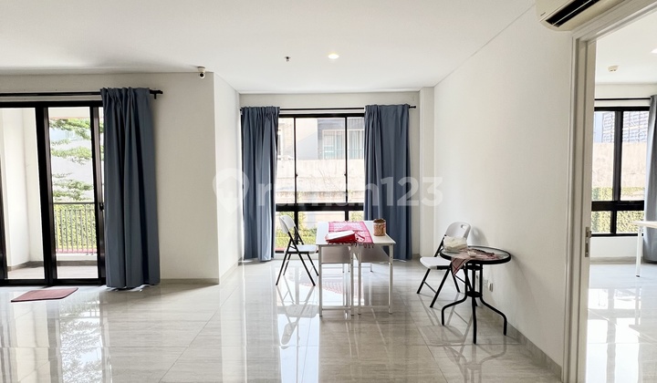 Home-like Apartment! Low Floor! Lloyd Alam Sutera Apartment with New York Concept in the Heart of Alam Sutera! Complete with Gardens and Top Facilities! 2