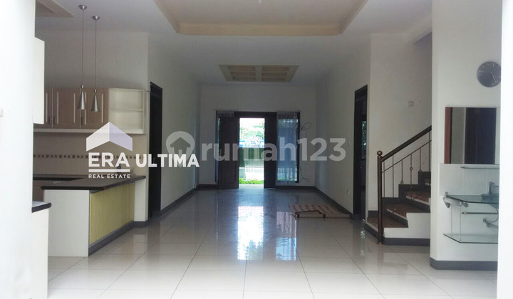 Rumah Bagus 2 Lantai di Sayap Batununggal