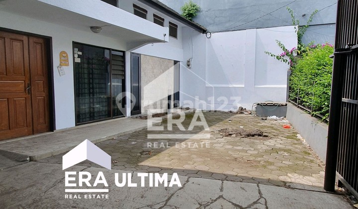 Suitable House for Office/Warehouse on Ahmad Yani Wing Near Kosambi Market.