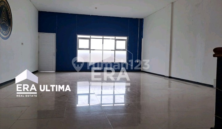 Ready-to-Use 2-Story Shop House. Mainroad Cihanjuang, North Cimahi.