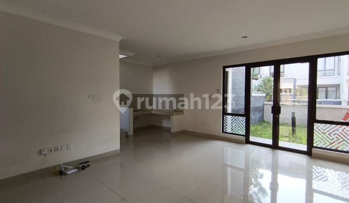 Rumah Minimalis 2 Lt. Di Podomoro Park, Bandung. Rumah Minimalis 2 Lt. Di Podomoro Park, Bandung.