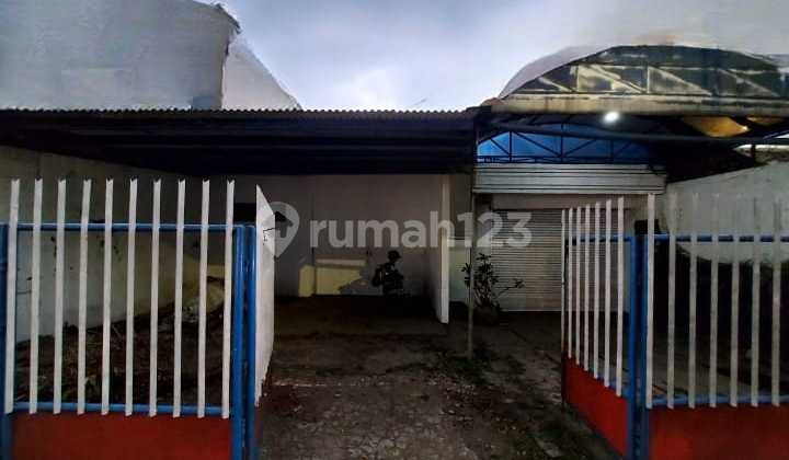 Strategic Commercial Building for Business Location on Moch Toha Main Road, Bandung 2