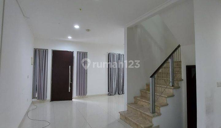 Disewakan Rumah Symphony Pik Uk 6x15m2, Semi Furnish,2lt 125jt th 1