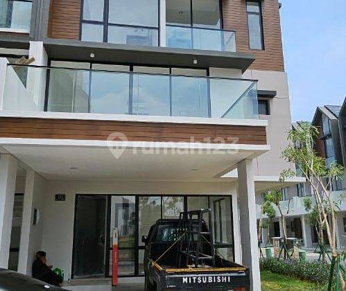 Sewa Rumah Osaka Residence Pik2 9x10 3lantai Semi Furnish  2