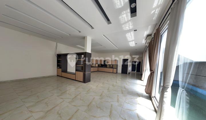 Alam Sutera house 12x25 3 floors furnished luxurious with swimming pool. 2