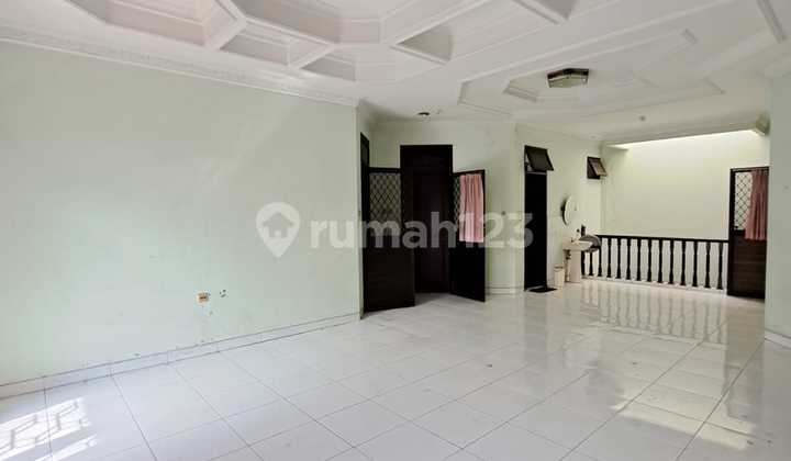 Sell Cheap Pluit Putra House 15x20 Semi Furnished Facing Northwest