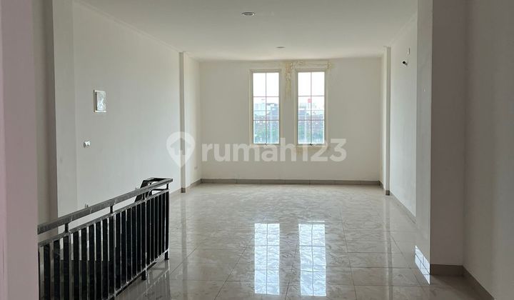 Selling below cost, Boston shop house PIK2 4.5x10 facing boulevard.