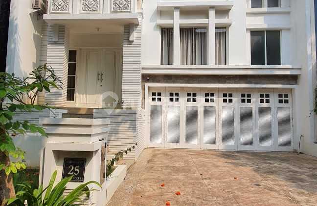 Rumah pik1 crown golf 10x33 3kamar tidur fully furnished rapih