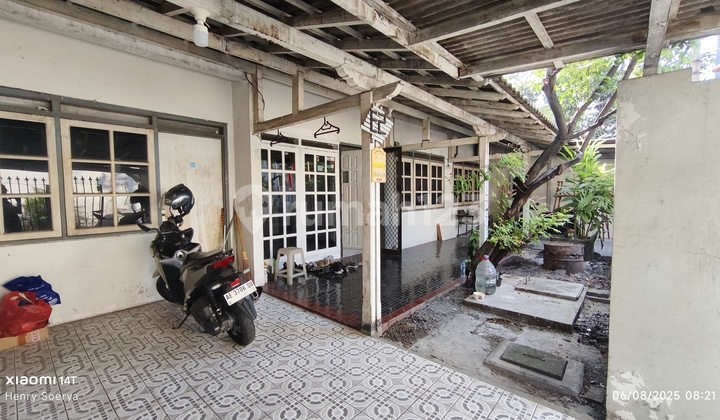 1955. For Sale: Guava House in Pondok Tjandra Indah, Waru, Sidoarjo