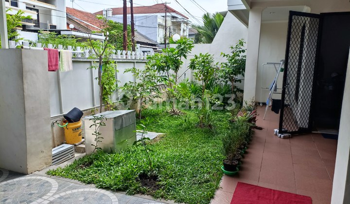 1452. Rumah Tenggilis Utara  6