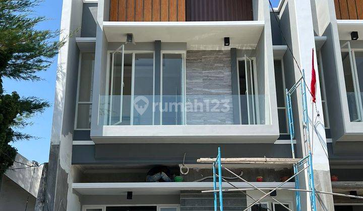 Li55. Rumah Manyar Kertoadi Surabaya Timur 2