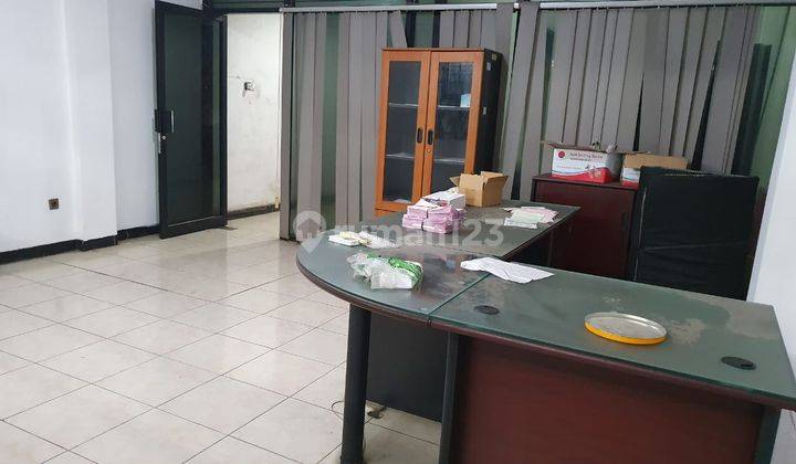 1609. Dijual Ruko Jalan Semarang Surabaya Jawa Timur 2