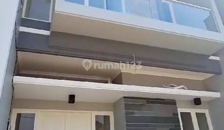 Cc04 Rumah Tengah Model Scandinavian Manyar Kertoadi 2