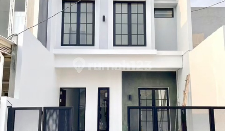 BrInd03 New American Classic Nirwana Executive Rungkut House