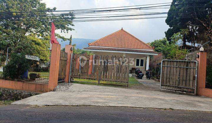 1577. Villa Jl. Raya Trawas Tretes Trawas, Mojokerto 1