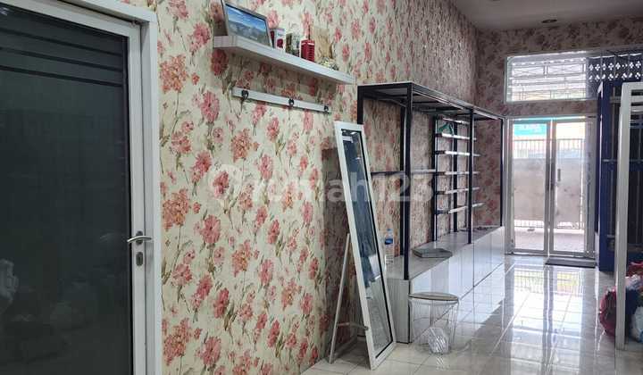 1940. FOR RENT Two-story shophouse on Jl KH Mukmin, Sidoarjo. 1940. FOR RENT Two-story shophouse on Jl KH Mukmin, Sidoarjo.