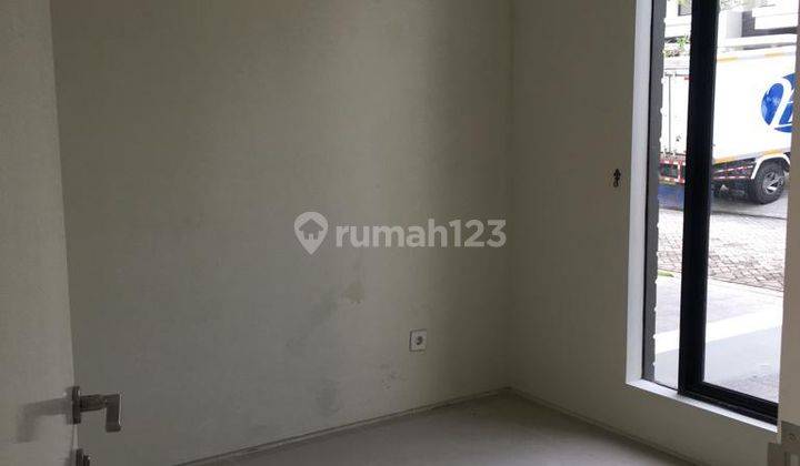 1698. Dijual Rumah Murah North West Lake Citraland Surabaya  2