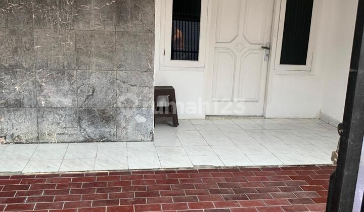 1898. Swadaya Street House, Cempedak Jatinegara