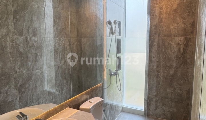 2013. Dijual Rumah Baru Woodland Citraland Surabaya 2