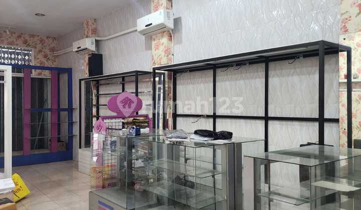 1940. FOR RENT Two-story shophouse on Jl KH Mukmin, Sidoarjo. 1940. FOR RENT Two-story shophouse on Jl KH Mukmin, Sidoarjo.