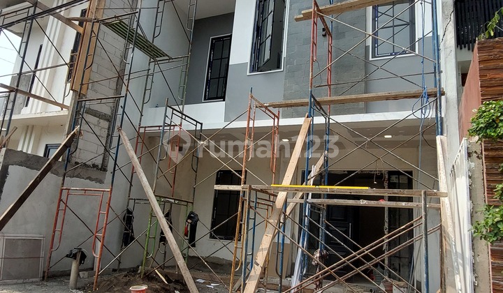 1923. Dijual Rumah Baru Araya 2 Galaxy Bumi Permai Surabaya