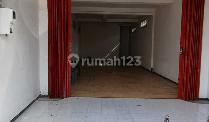 2020. Cheap Shop-House for Sale on Teuku Umar Street, Tulungagung 2