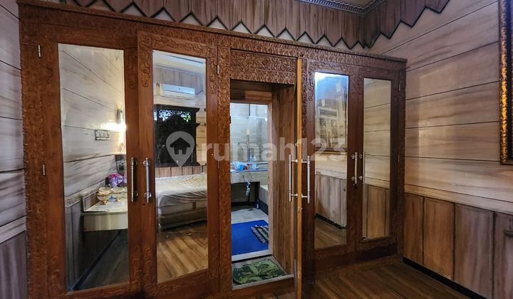 2005. For Sale Classic House on Raya Bedanten Street, Bungah Subdistrict, Gresik Regency. 2