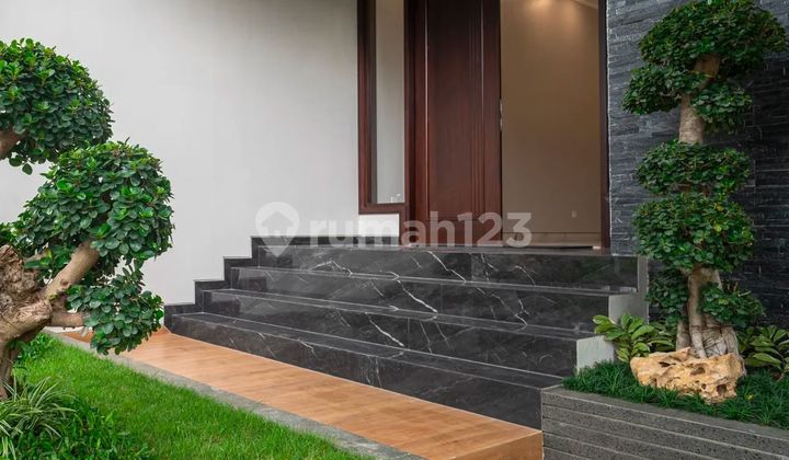 1653. Rumah New East Emerald Mansion Citraland Surabaya Barat 2