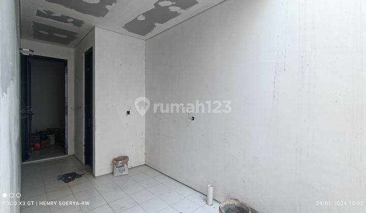 1651 Dijual Rumah Baru Stamford Raffles Citraland Surabaya Barat 