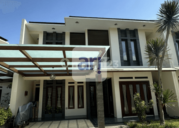 Rumah Lux Cluster Kolam Renang Furnished SHM di Ciumbuleuit, Bandung 2