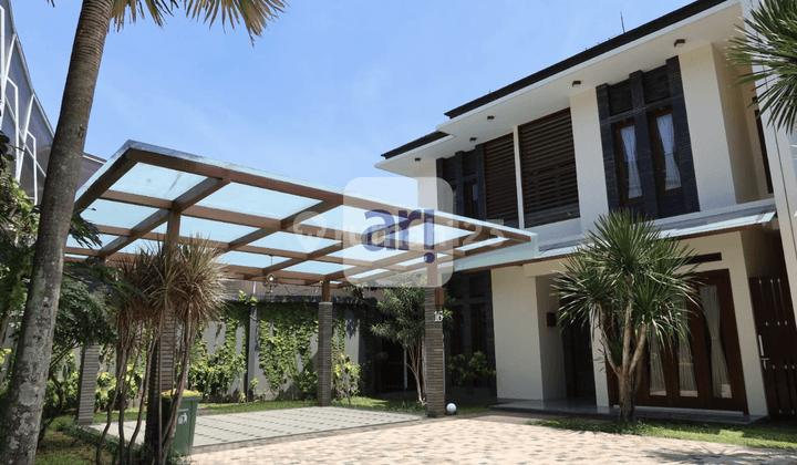 Rumah 3 Lantai Furnished Kolam Renang di Ciumbuleuit, Bandung Utara 2