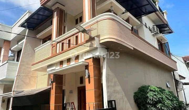 Dijual butuh Cepat Rumah Rancho 3 Lantai Strategis Jaksel 1