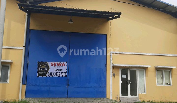 Gudang di Pergudangan Casa Krikilan, Gresik