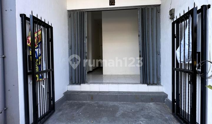 Petemon Kali Street Shop House, Central Surabaya