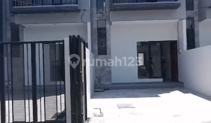 Rumah Baru Gress Lebak Arum Ii No. 25/25A, Surabaya