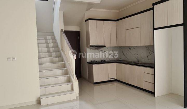 Disewakan Rumah 4 Kamar Tidur di Sutera Victoria Alam Sutera Dekat Binus 2