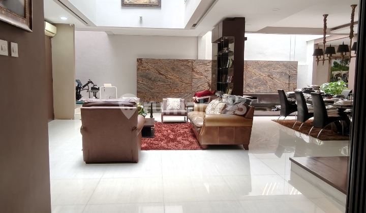 Rumah Mewah Modern 3 lantai Bangunan Mandiri di Alam Sutera, dekat Mall, Sekolah, Tol