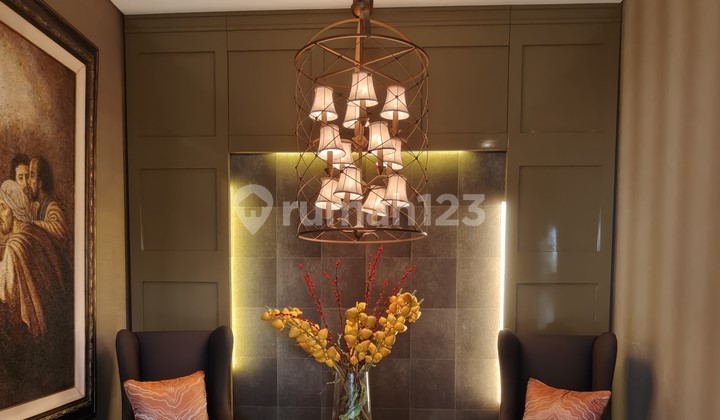 Rumah Mewah Modern 2,5 Lantai Bagus di Alam Sutera