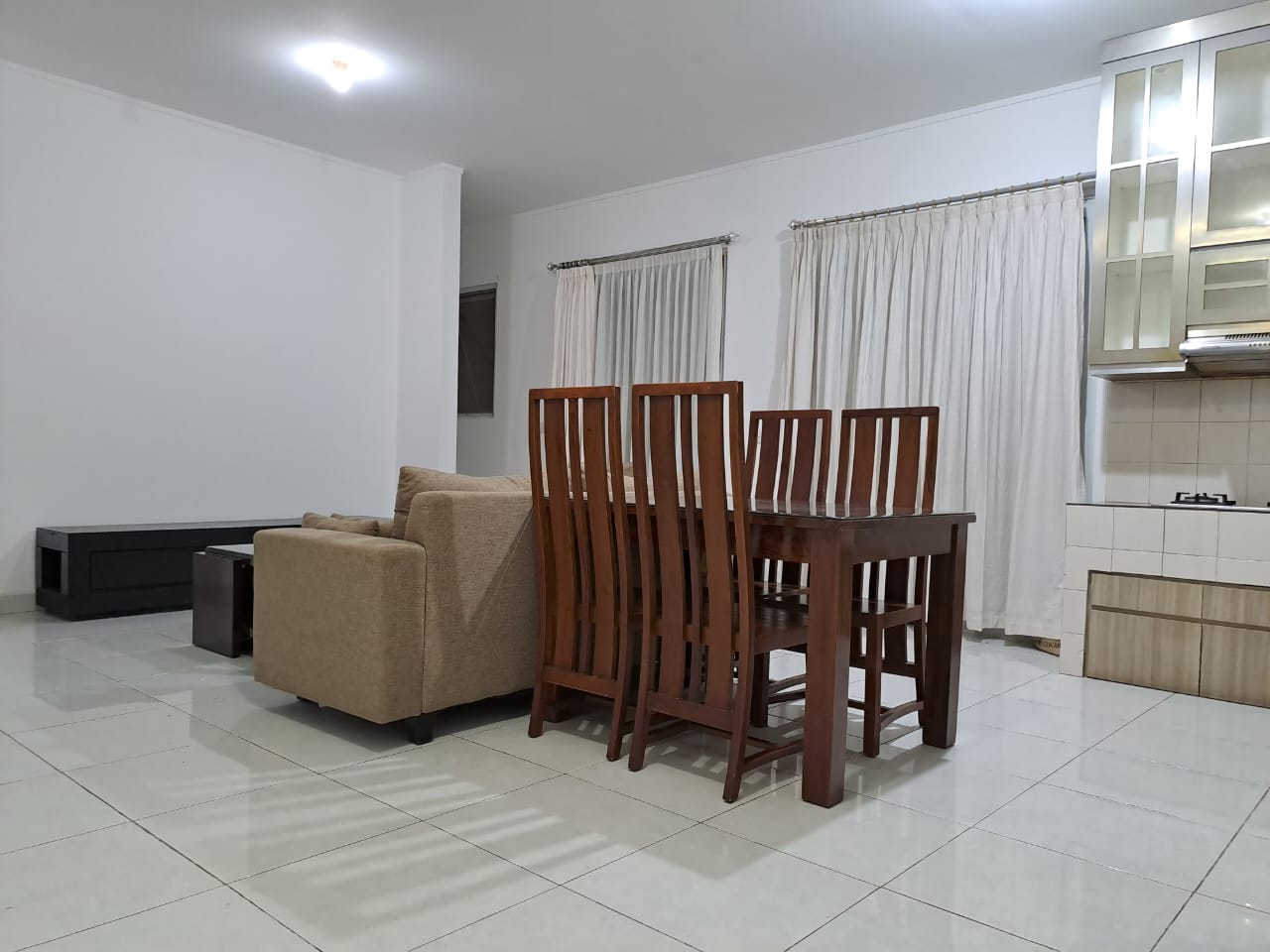 Kontrakan Rumah Bagus Rapi Fully Furnish 3 Kamar tidur dekat Kampus Prasetiya Mulya 2