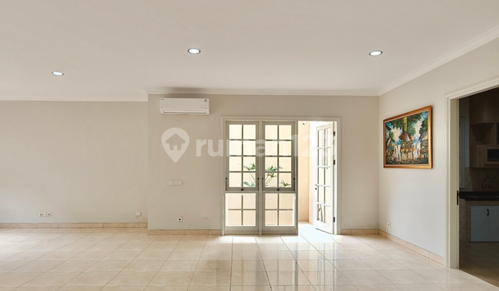 Classic Luxury House, Tranquil, Green, Ready to Occupy in The Green BSD Near Toll Access 2